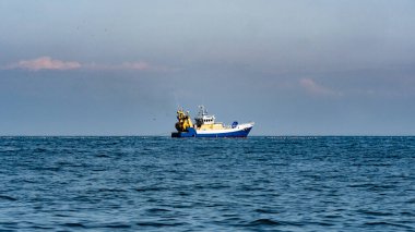 07.17.2024 İngiliz Kanalı, Fransa: Manş Denizi 'ndeki Fransız kıyılarında balıkçı teknesi