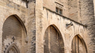 Avignon, Fransa 'daki Palais des Papes' in Gotik stil tasarımının mimari özelliği