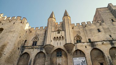 Avignon, Fransa 'daki Palais des Papes Port de Champeaux' da kuleler