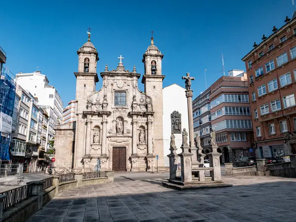 16 Ağustos 2024, La Coruna, İspanya: La Coruna 'da Iglesia de San Jorge kilisesi ile Plaza dce Marques de San Martin Meydanı