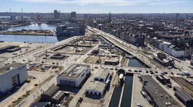 Arkaplanda Aarhus liman bölgesi, Navitas ve Bestseller karargahı bulunuyor..