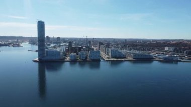 Aarhus oe deniz feneri ve Aarhus liman girişi ile birlikte..