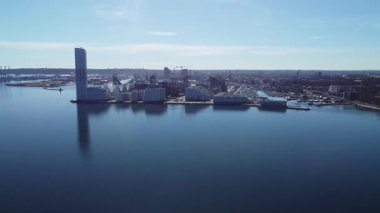 Aarhus oe deniz feneri ve Aarhus liman girişi ile birlikte..