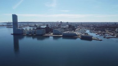 Aarhus oe deniz feneri ve Aarhus liman girişi ile birlikte..