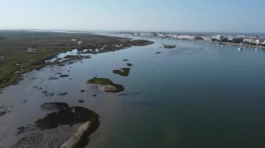 Marismas del Odiel, Odiel nehrinin ağzındaki sulak alanların kumlu ekosistemidir..