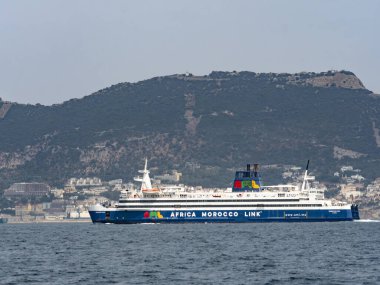 08 August 25 UK, Gibraltar. Ferry from the Africa Morocco Link is crossing in front of Gibraltar from Africa to Europe, The shot is taken in the bay of Algeciras.