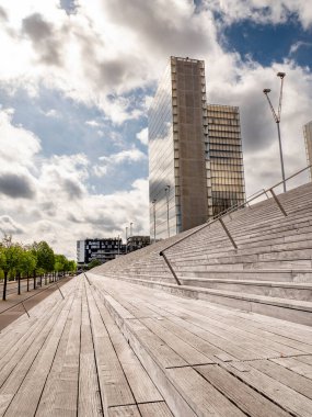 Paris 'in Tolbiac bölgesindeki Fransa Ulusal Kütüphanesi' nin panoramik manzarası