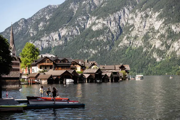 Gölde güzel bir çayırlık