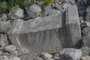 Taş obje, tarihi bir yazı ya da anıtın bir parçası. Lycian dönemi