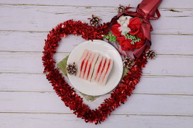 çilek reçelli sandviç