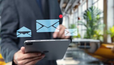 Bir iletiyi doğrudan müşteri desteğine göndermek için e- posta simgesine tıklayın