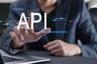 API teknolojisini kullanan kullanıcılar ve dijital arayüzler arasındaki dinamik etkileşimi araştırın. Bu resim modern programlama kavramlarını ve kullanıcı deneyimini vurgular.