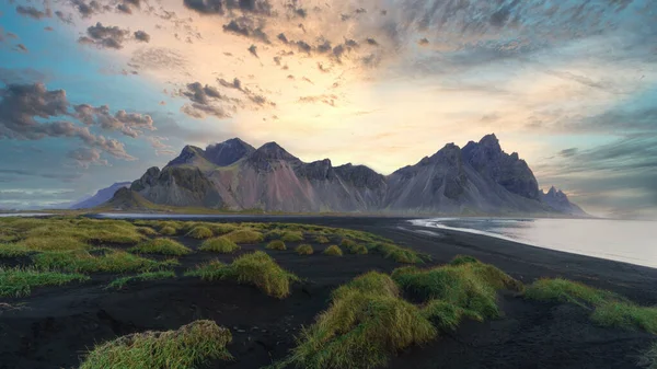 Güneş Doğarken Zlanda Stoksnes Pelerini Vestrahorn Dağları Nanılmaz Zlanda Deniz — Stok fotoğraf