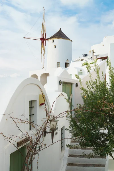 Arquitetura Branca Ilha Santorini Grécia Belo Moinho Vento Tradicional Destino — Fotografia de Stock