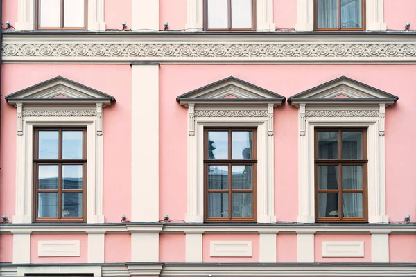 stock image Wooden windows on pink walls. Facade of a European antique city building. Elements of architecture. Lviv, Ukraine.