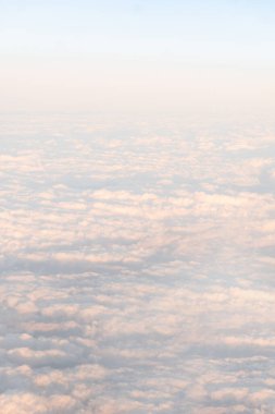 Gökyüzündeki bulutlar. Alan duvar kağıdı ya da arkaplanı kopyala. Havadan görünüşlü. Panoramik soyut manzara.