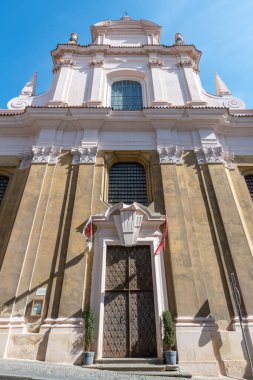 Kilise, aynı zamanda Tanrı 'nın tapınağı ya da tapınağı, Hristiyanlara ibadet ve ibadet için hizmet veren kutsal bir binadır.