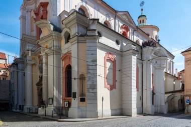 Kilise, aynı zamanda Tanrı 'nın tapınağı ya da tapınağı, Hristiyanlara ibadet ve ibadet için hizmet veren kutsal bir binadır.