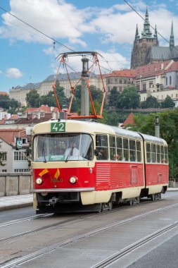 Tatra K2, 1967 ile 1983 yılları arasında Tatra Smchov fabrikasında üretilen ve Tatra T3 'ün standart otomobilinden türetilen bir tramvay..