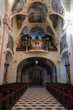 Prag-Strahov 'daki Bakire Meryem Bazilikası (İngilizce: 