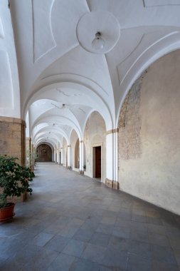 Strahov Manastırı (Latince: Mons Sion Strahoviense), Bohemya 'nın en eski manastırı olup 1143 yılında kurulan ve aynı zamanda Strahov' daki Premonstratensians Kraliyet Manastırı 'nın tam adıdır.