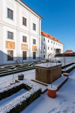 Strahov Manastırı (Latince: Mons Sion Strahoviense), Bohemya 'nın en eski manastırı olup 1143 yılında kurulan ve aynı zamanda Strahov' daki Premonstratensians Kraliyet Manastırı 'nın tam adıdır.