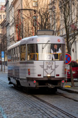 Metropolisimizdeki metro operasyonunun başlamasından bu yana geçen 50 yılın anısına T3 7188 tramvayındaki ES metro vagonunun anısına çıkarılan yeni bir çıkartma sembolize edilmiştir.. 