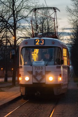 Metropolisimizdeki metro operasyonunun başlamasından bu yana geçen 50 yılın anısına T3 7188 tramvayındaki ES metro vagonunun anısına çıkarılan yeni bir çıkartma sembolize edilmiştir.. 