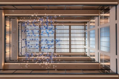 Güçlendirilmiş beton ve kremalı beyaz kaplamalı işlevsel bina. İçerisi geniş bir giriş salonu, kendine özgü bir merdiveni, üst katlarda işlevsel bir patern nosteri ve galerisi var..