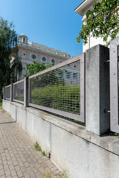 Podoli 'nin su işleri, tarihsel ve mimari açıdan önemli bir teknik yapıdır ve günümüzde de amacına hizmet etmektedir. Antonin Engel 'in projesine göre yaratıldı..