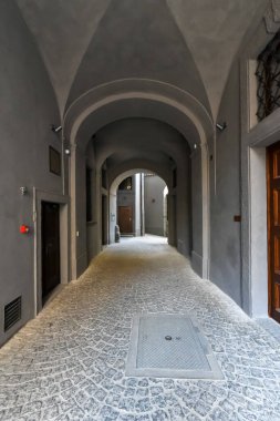 Prag 'ın Eski Kasabası' ndaki önemli bir barok saray binası. Sözde kraliyet yolunda önemli bir merkez konumda yer alıyor. Sarayın şu anki formu 1711-1715 yılları arasındadır..