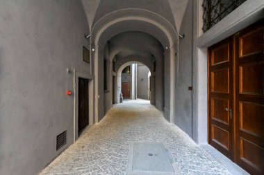 Prag 'ın Eski Kasabası' ndaki önemli bir barok saray binası. Sözde kraliyet yolunda önemli bir merkez konumda yer alıyor. Sarayın şu anki formu 1711-1715 yılları arasındadır..