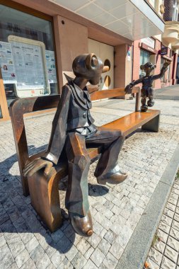 2010 'dan kalma Spejbl ve Hurvinek' in popüler kukla karakterlerinden oluşan bir bank. Karakterlerin yazarı Dusan Sotak 'tır..