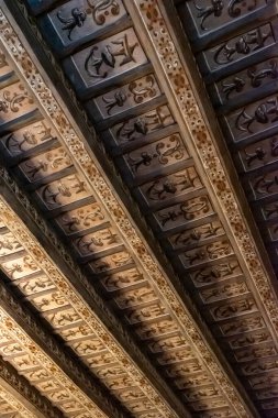 Lihtenştayn Sarayı klasik bir binadır. Saray kültürel bir anıt olarak korunuyor. Sarayın kütlesi meydanın tüm batı cephesini kaplıyor..