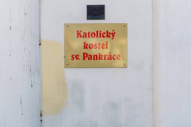 Pankrac 'taki St. Pancras Kilisesi orijinal olarak Barok döneminden kalma özgür çan kulesiyle yeniden inşa edilmiş bir Gotik kilisesidir. Prag 4 'ün en eski kültürel anıtlarından biridir..