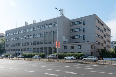 Bina, Prag 'daki Çekoslovak Cumhuriyeti' nde ortaokul bakımı derneği tarafından inşa edildi. Güçlendirilmiş beton işlevci bir bina..