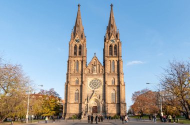 Prag 'ın Vinohrady kentindeki Namesti Miru' daki Neo-Gotik Katolik Kilisesi, 1888-1892 yılları arasında Josef Mocker 'ın planları üzerine inşa edilmiştir..