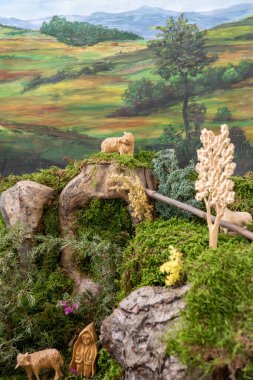 Trest 'teki doğum sahnelerinin 19. yüzyılın başlarına dayanan eski bir geleneği var. İlk başta, yerliler kağıt doğum sahneleri çektiler, ama 1860 'dan sonra yavaş yavaş tahta sahnelerle değiştirdiler..