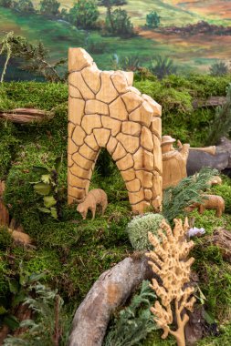 Trest 'teki doğum sahnelerinin 19. yüzyılın başlarına dayanan eski bir geleneği var. İlk başta, yerliler kağıt doğum sahneleri çektiler, ama 1860 'dan sonra yavaş yavaş tahta sahnelerle değiştirdiler..