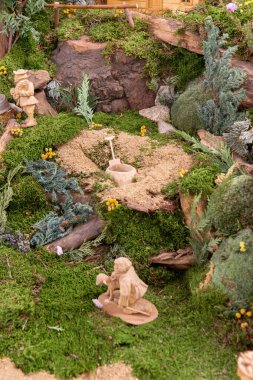 Trest 'teki doğum sahnelerinin 19. yüzyılın başlarına dayanan eski bir geleneği var. İlk başta, yerliler kağıt doğum sahneleri çektiler, ama 1860 'dan sonra yavaş yavaş tahta sahnelerle değiştirdiler..