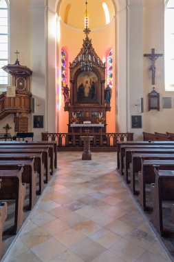 Hallstatt Tuz Madeni dünyanın en eski madenlerinden biridir. 7000 yıldan fazladır burada madencilik devam etmektedir ve bir zamanlar Avrupa 'nın neredeyse tamamını tedarik etmiştir. Madencilik bugüne kadar devam etti..