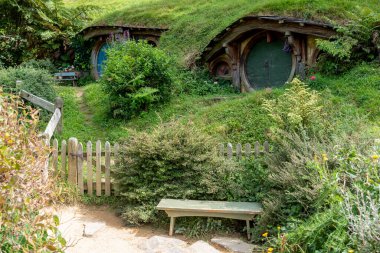 Place where scenes for the legendary film trilogies Lord of the Rings and The Hobbit were filmed. After filming, the entire place was left to a local farming family, who run exhibition for tourists.