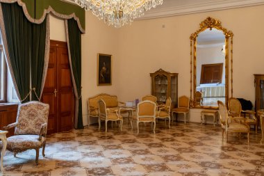 Şu anda bina, Çek Cumhuriyeti Başbakanı 'nın temsilcisi olarak hizmet vermektedir. Loretnsk Caddesi 'ndeki saray kompleksi. 