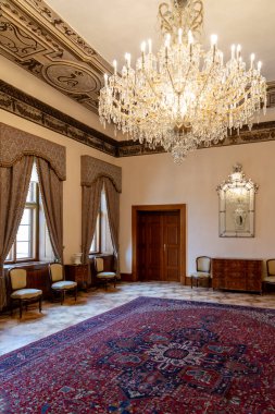 Şu anda bina, Çek Cumhuriyeti Başbakanı 'nın temsilcisi olarak hizmet vermektedir. Loretnsk Caddesi 'ndeki saray kompleksi. 