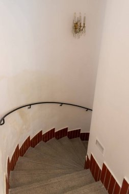 Şu anda bina, Çek Cumhuriyeti Başbakanı 'nın temsilcisi olarak hizmet vermektedir. Loretnsk Caddesi 'ndeki saray kompleksi. 