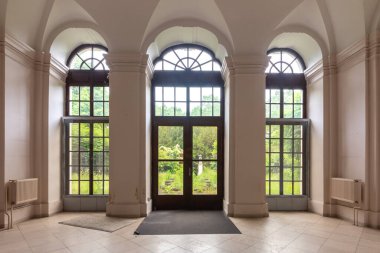 Veleslavin Şatosu, Prag 'ın Veleslavn bölgesinde yer alan bir Barok binasıdır. Kale kompleksi, bahçesi ve parkı olan 6 tuğladan oluşuyor..