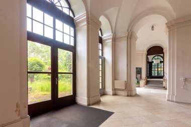 Veleslavin Şatosu, Prag 'ın Veleslavn bölgesinde yer alan bir Barok binasıdır. Kale kompleksi, bahçesi ve parkı olan 6 tuğladan oluşuyor..