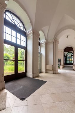 Veleslavin Şatosu, Prag 'ın Veleslavn bölgesinde yer alan bir Barok binasıdır. Kale kompleksi, bahçesi ve parkı olan 6 tuğladan oluşuyor..