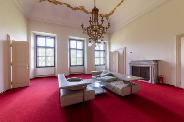 Veleslavin Şatosu, Prag 'ın Veleslavn bölgesinde yer alan bir Barok binasıdır. Kale kompleksi, bahçesi ve parkı olan 6 tuğladan oluşuyor..