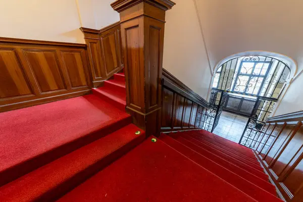 Veleslavin Şatosu, Prag 'ın Veleslavn bölgesinde yer alan bir Barok binasıdır. Kale kompleksi, bahçesi ve parkı olan 6 tuğladan oluşuyor..